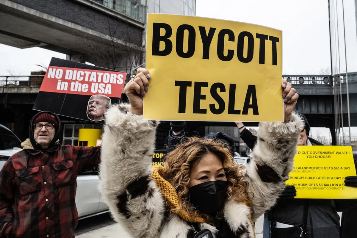 Илон Маск потерял 22 млрд долларов из-за низких продаж Tesla в Европе