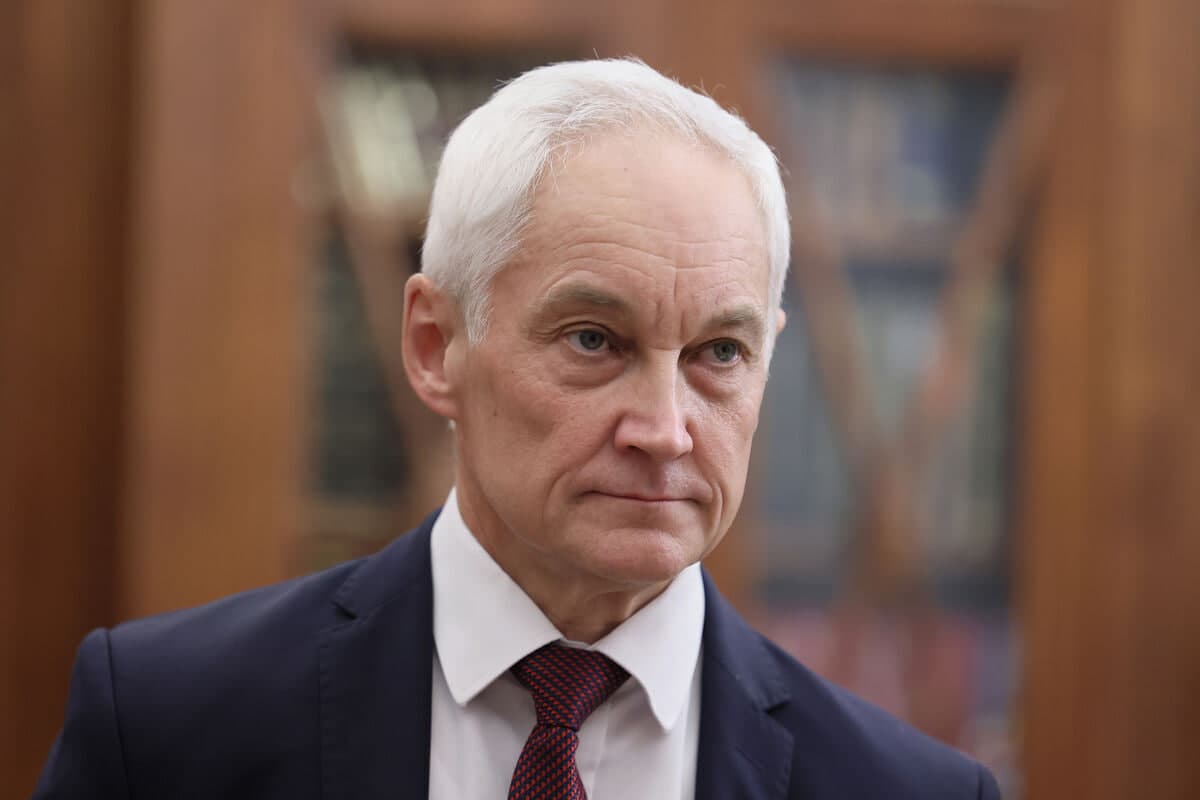 Министр обороны России прилетел в Узбекистан 