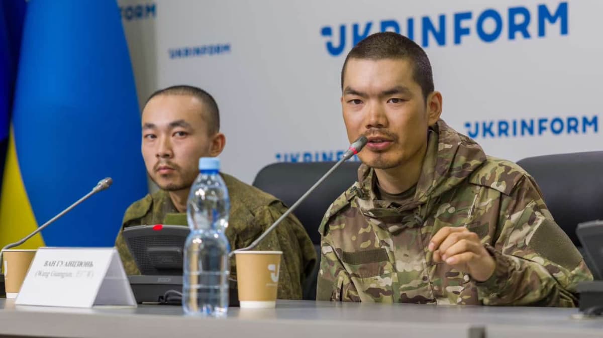 Украинларга асир тушган хитойликлар иштирокида матбуот анжумани ўтказилди