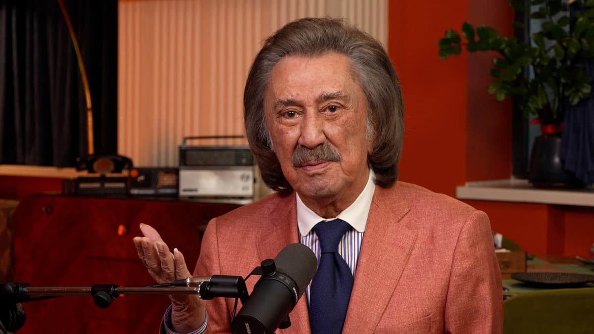  “Мени тақиқдан чиқаринглар, ижод қилмоқчиман, дея олмадим” — Фаррух Зокиров барчаси ҳақида