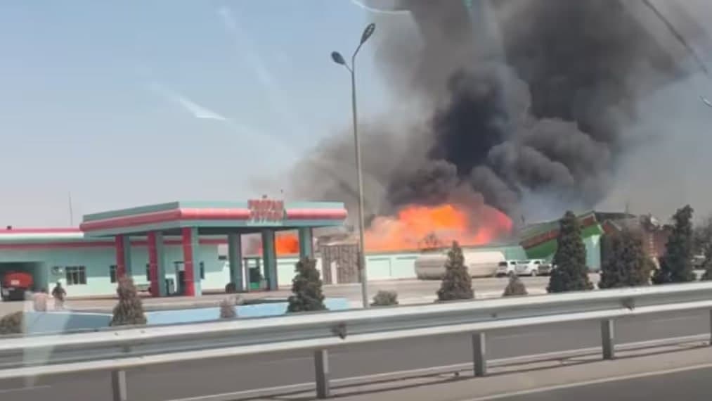 В Кашкадарье произошёл крупный пожар на газозаправке