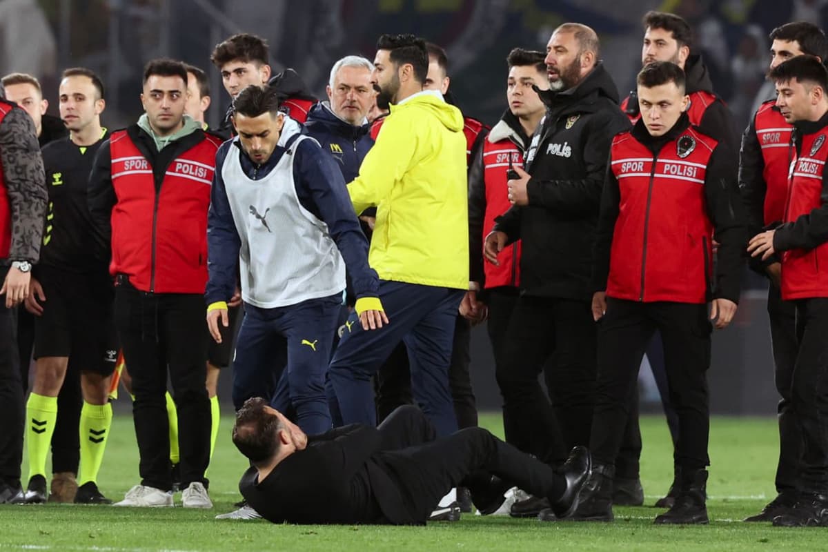 Mourinio yana hunar ko‘rsatdi – uni Turkiyadan ketishga chaqirishmoqda