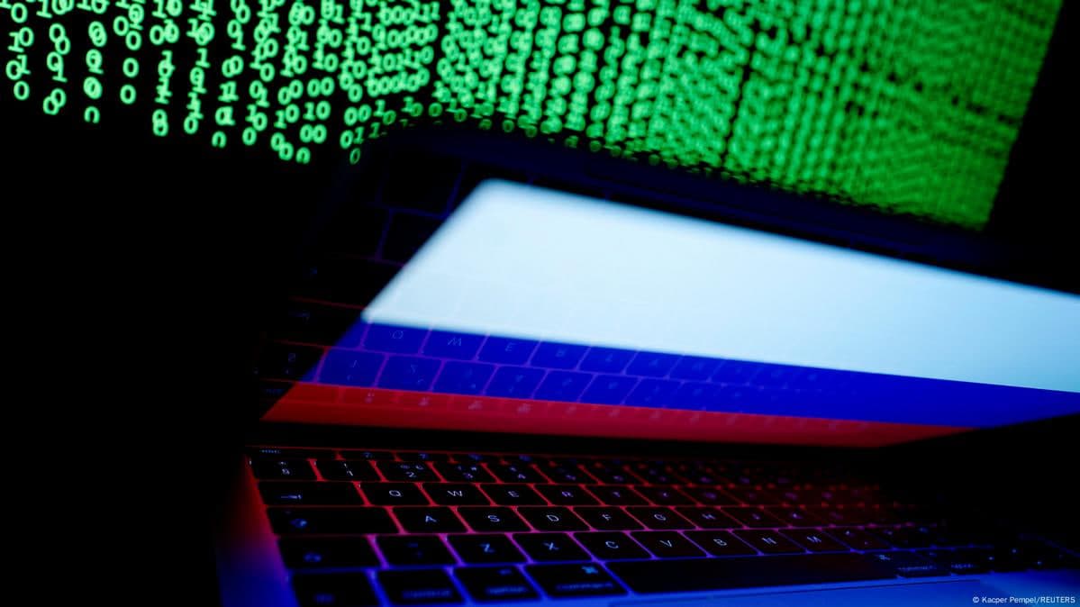 Россияда амалдорларга Мах давлат мессенжерига ўтиш учун бир ой вақт берилди