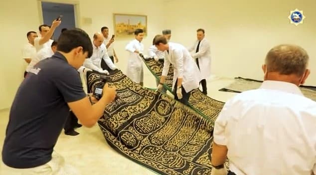 Muqaddas Ka’ba eshigining yopinchig‘i O‘zbekistonga olib kelindi