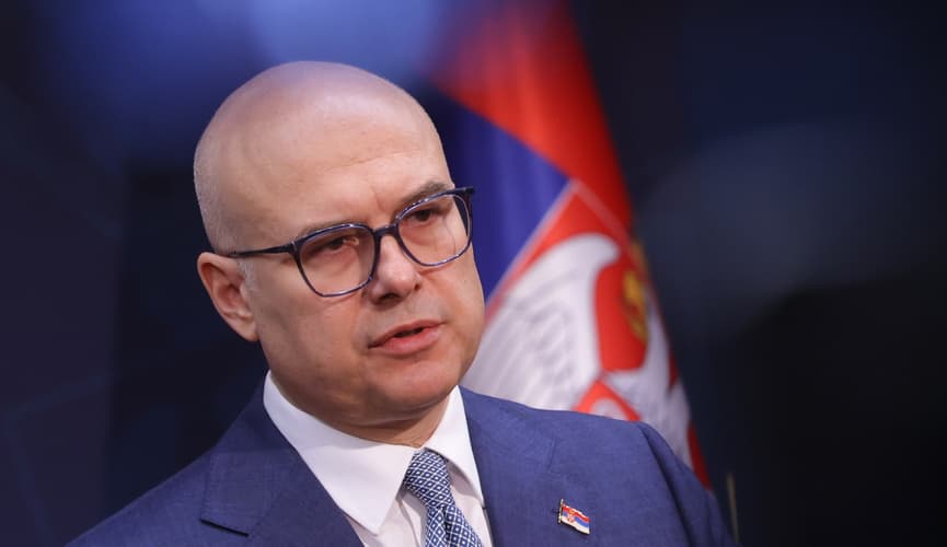 Парламент Сербии утвердил отставку премьер-министра Вучевича