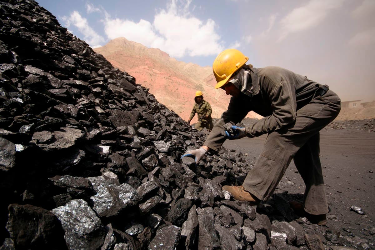 Uzbekistan buys nearly all of Tajikistan’s coal exports in 2025