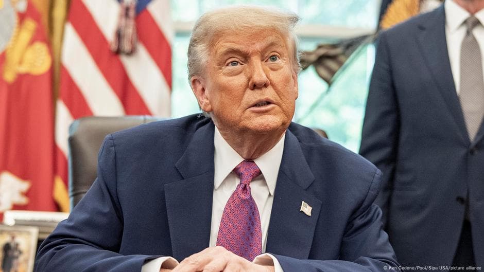 Трамп АҚШ Украинага қурол етказишда давом этишини айтди