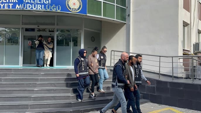 Turkiyadagi aeroportda 61 kg oltinni noqonuniy olib o‘tmoqchi bo‘lgan 5 nafar o‘zbekistonlik ushlandi