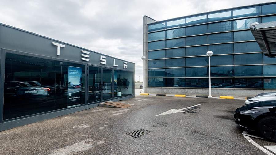 Tesla подала иск против ЕС из-за пошлин на электромобили из Китая