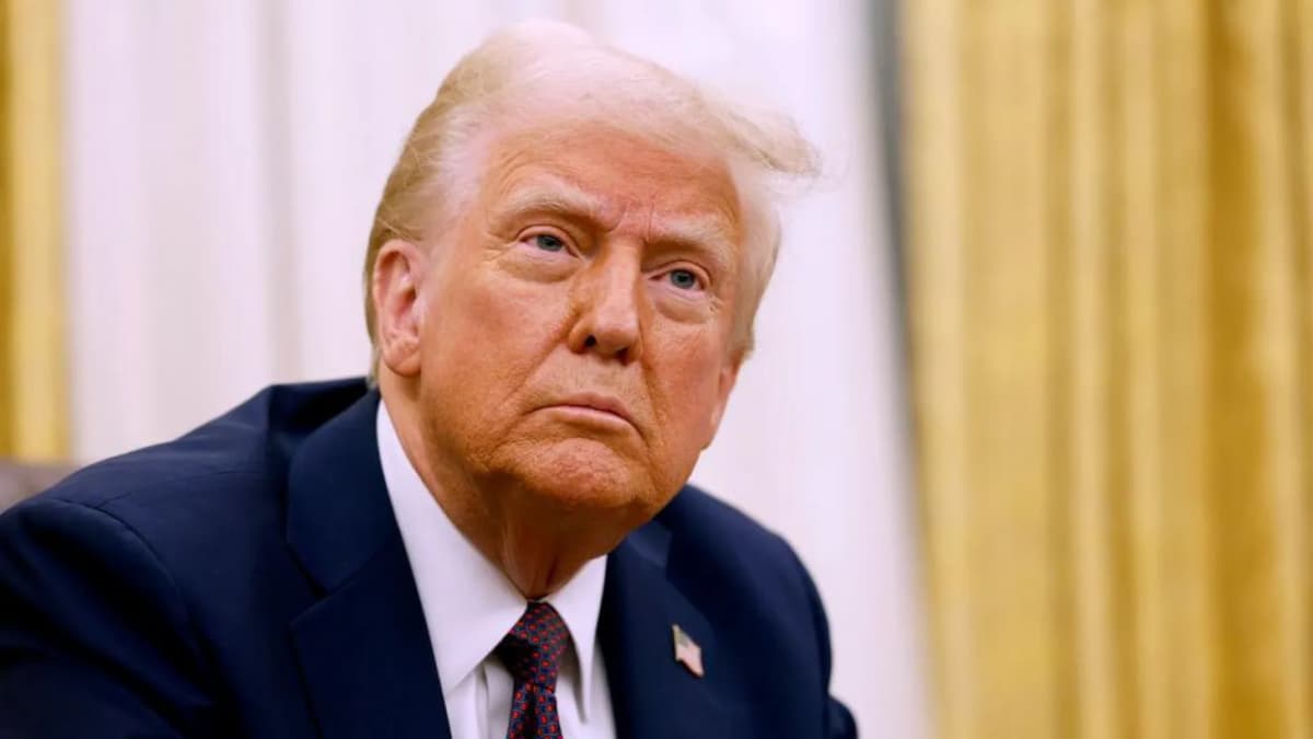 Трамп миллионлаб давлат хизматчиларига 8 ойлик маош билан ишдан бўшашни таклиф қилди