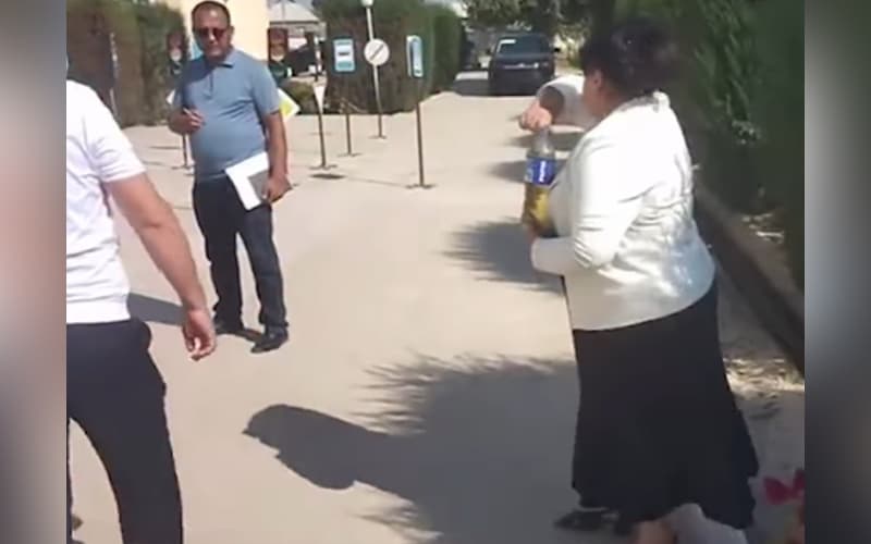 Сурхондарёда ишдан олинган мактаб директори ўзини ёқмоқчи бўлди