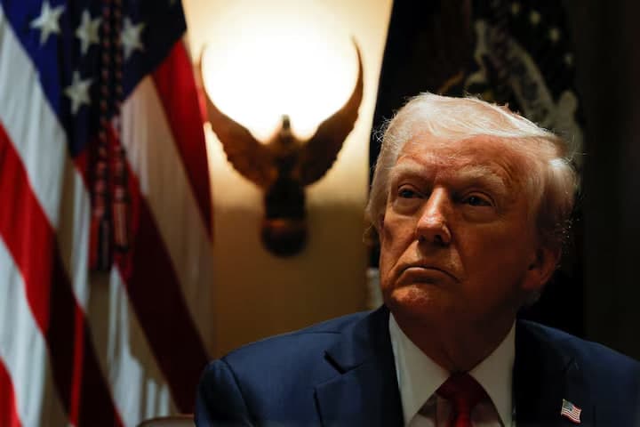 Доналд Трамп ЕИ товарларига 25 фоизлик божлар жорий этилишини эълон қилди