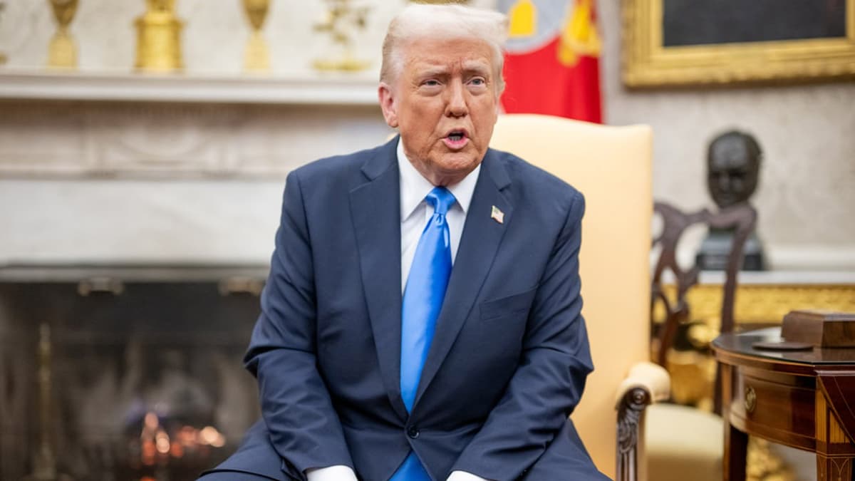 Трамп Путинга Украинада ўт очишни тўхтатишга 3 кун муҳлат берди