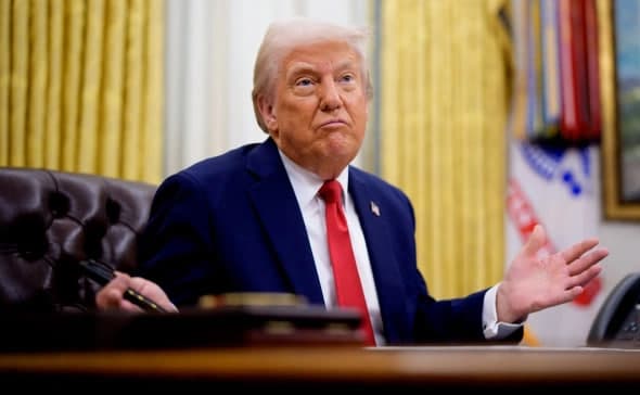 Трамп яна ЕИ товарларига божларни оширишни кечиктирди