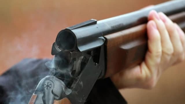 Учқудуқда овчи эҳтиётсизлик оқибатида шеригини отиб қўйди