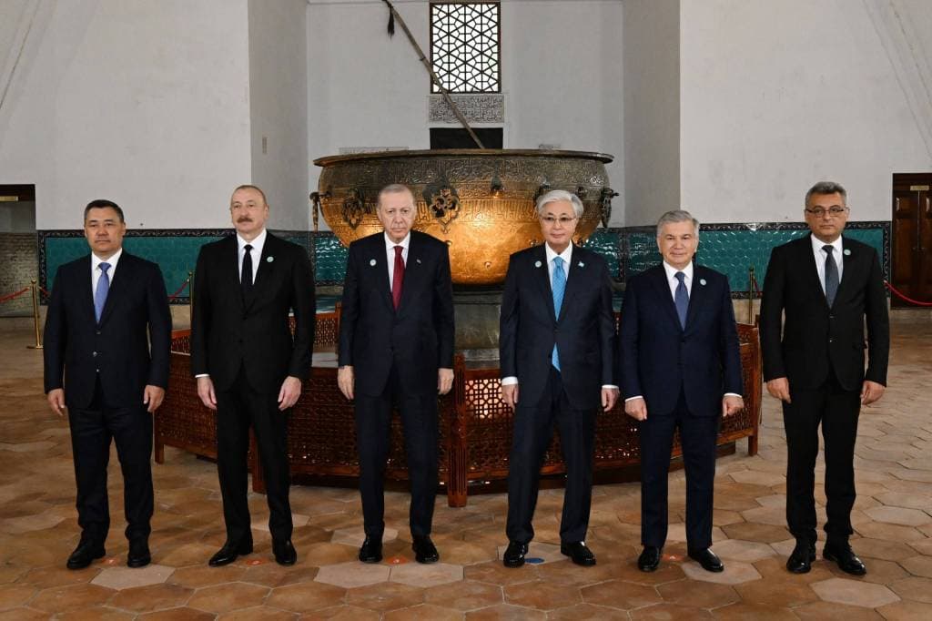 O‘zbekiston prezidenti Turkistonning tarixiy-madaniy markazi bilan tanishdi