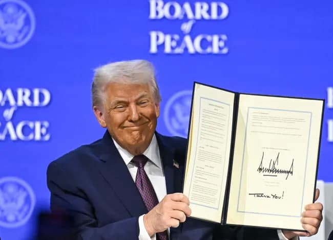 Tramp Tinchlik kengashi nizomini imzoladi