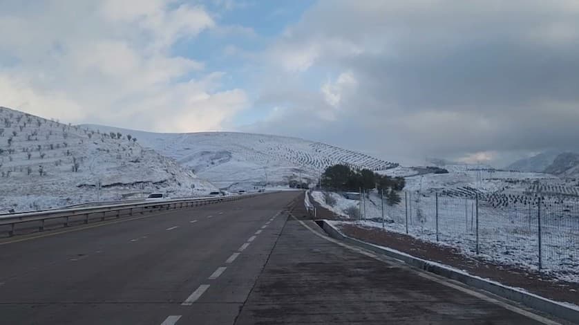 Qamchiqda qor to‘xtadi: qatnov cheklovsiz davom etmoqda