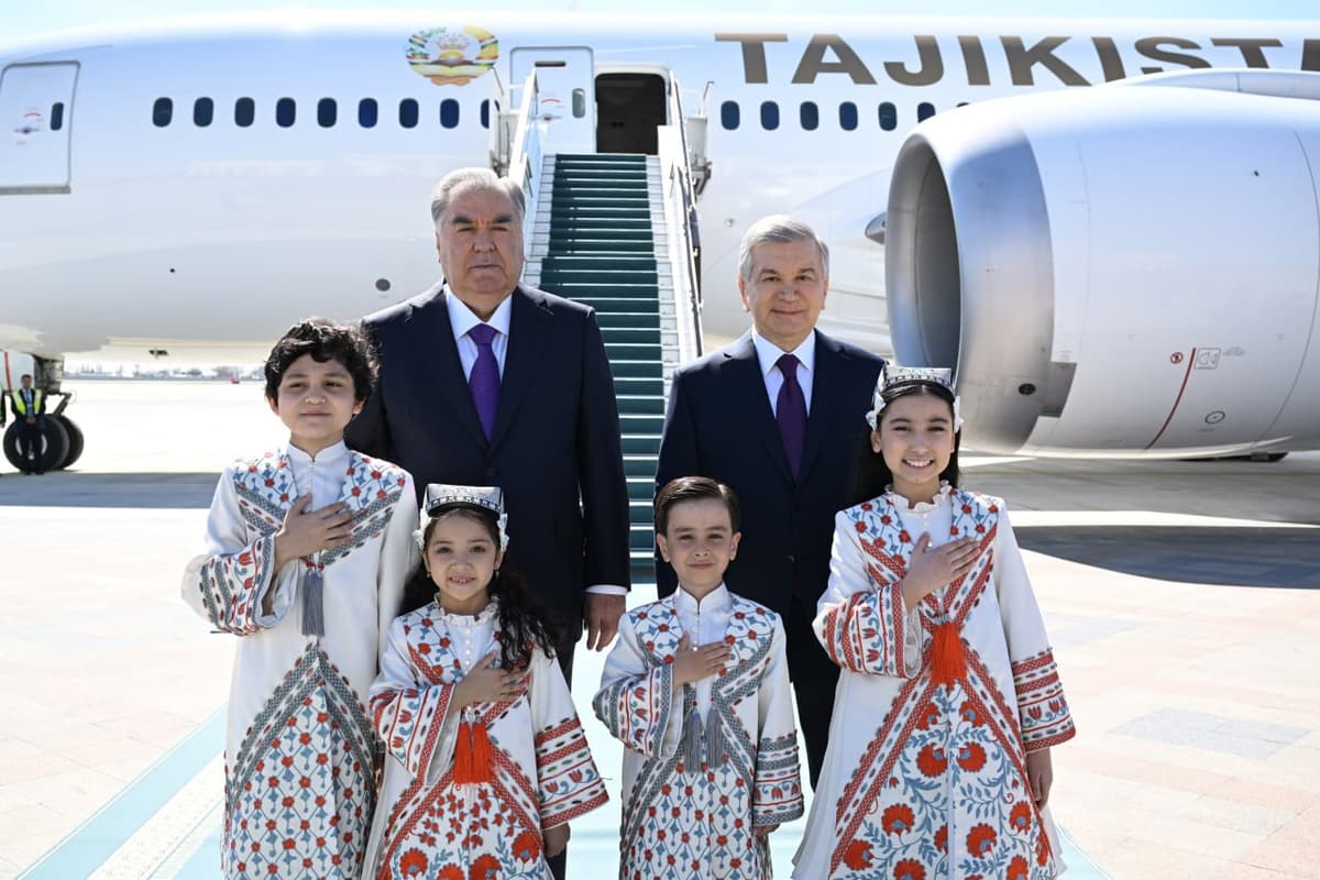 Президент Таджикистана прибыл с госвизитом в Узбекистан