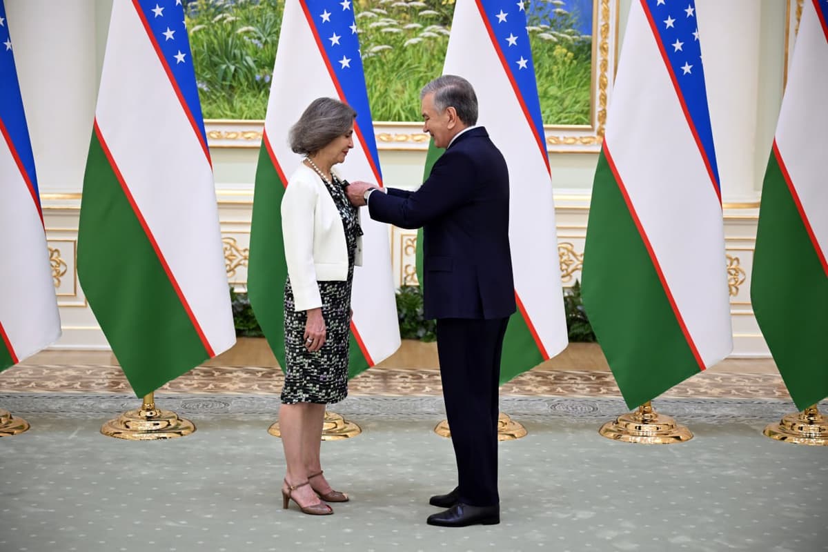 Shavkat Mirziyoyev Fransiya elchisini “Do‘stlik” ordeni bilan taqdirladi