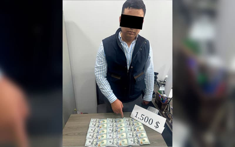 В Ташкенте сотрудника Минстроя задержали при получении взятки