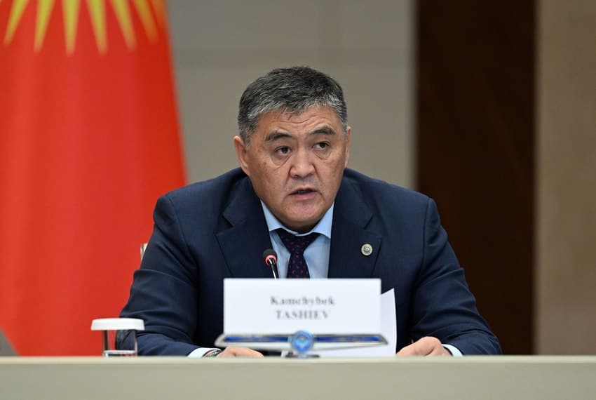 Tashiyev Xitoy kompaniyasi ishchilaridan qirg‘iz tilini o‘rganishni talab qildi