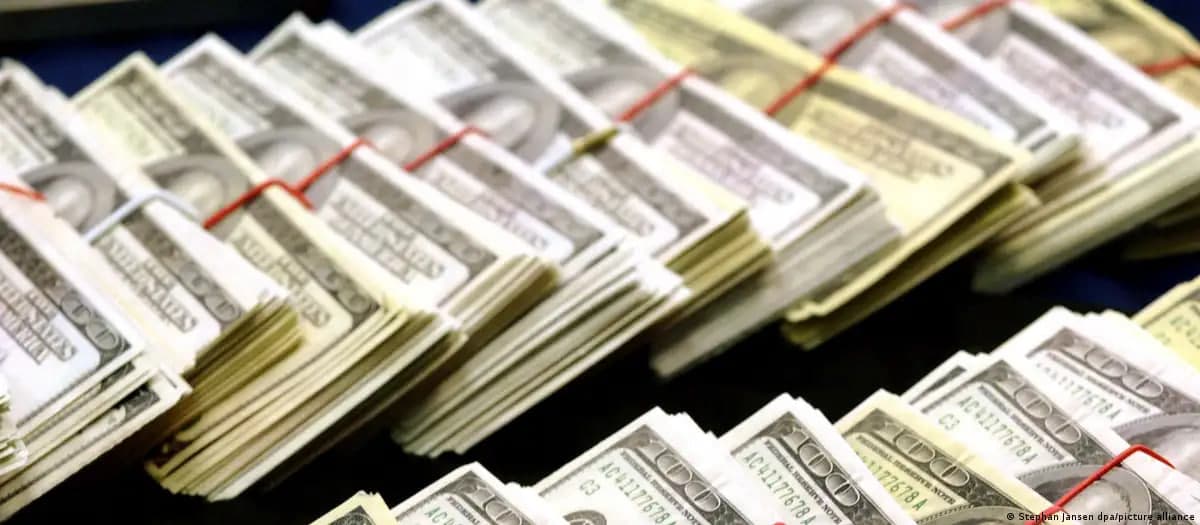 AQSh davlat qarzi ilk bor 39 trillion dollardan oshdi