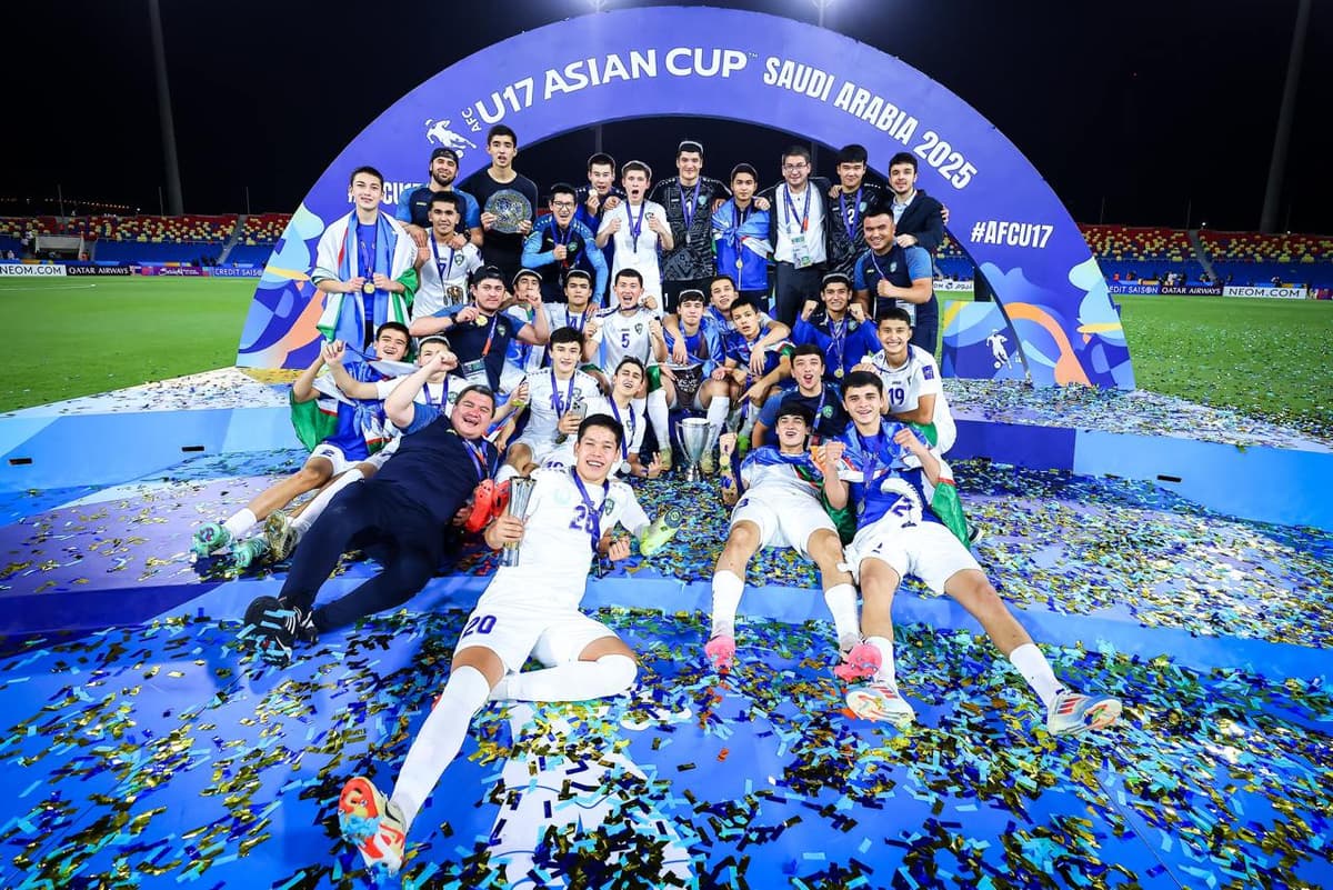 President Mirziyoyev awards Uzbekistan U-17 team for historic victory in Asian Cup