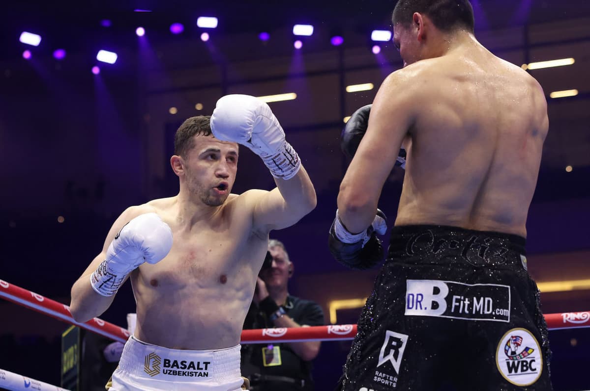 Исраил Мадримов уступил в бою за титул временного чемпиона WBC
