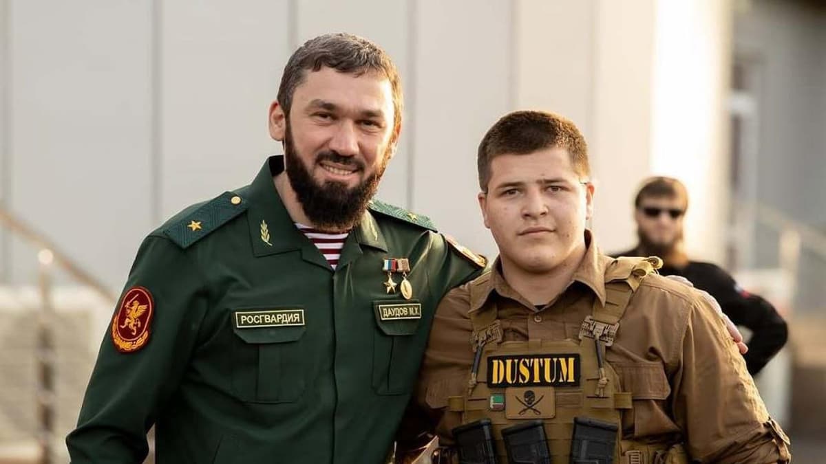 Adam Qodirovga «maxsus harbiy operatsiya»dagi hissasi uchun jangovar mukofot topshirildi