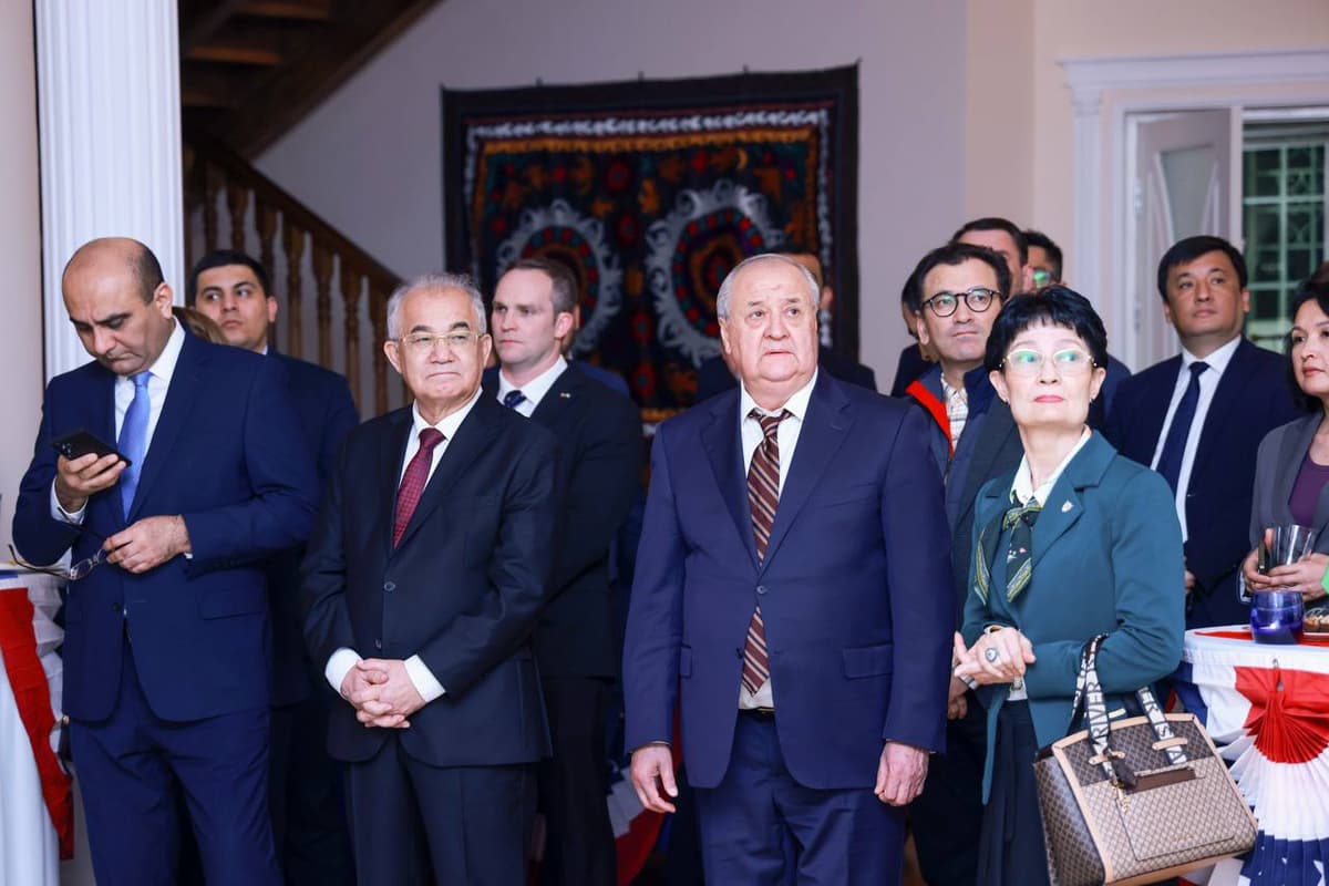 O‘zbekiston hukumati a’zolari Donald Trampning inauguratsiyasini AQSh elchixonasida kuzatdi