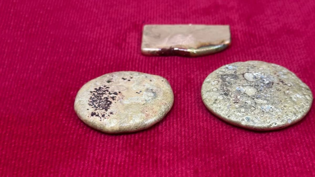 Customs officers seize gold bars worth over UZS 316 million at border crossing