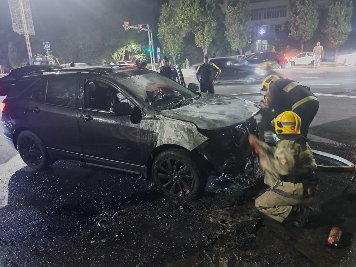 Мирзо Улуғбек туманида автомобил ёниб кетди