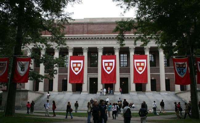Sud: AQSh hukumati Harvardni moliyalashtirishni noqonuniy ravishda muzlatgan