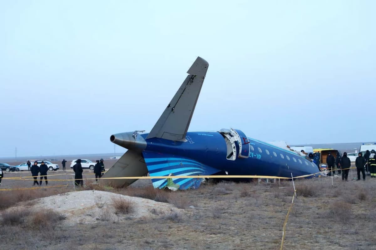 В Казахстане пообещали ускорить расследование крушения самолета AZAL