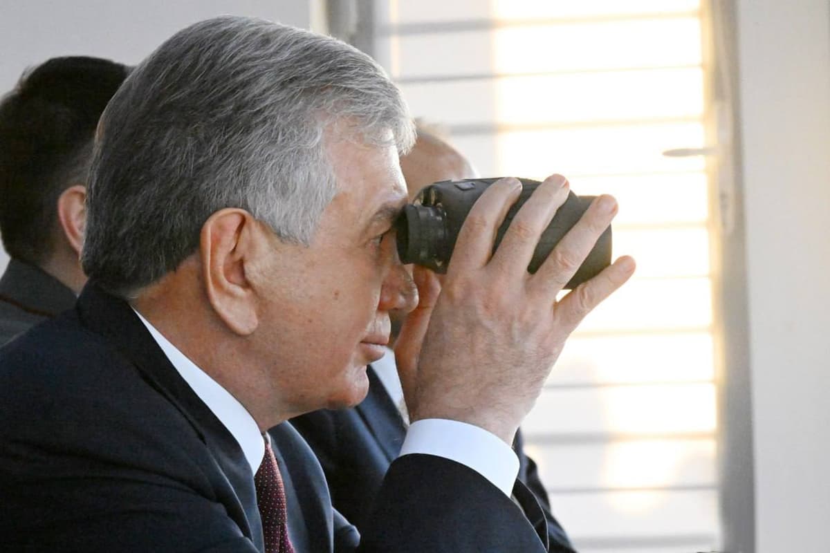 President Mirziyoyev visits Special Operations Forces base in Tashkent region, assesses combat readiness