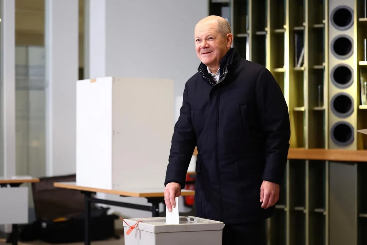 Germaniyadagi parlament saylovlari: kansler Olaf Shols mag‘lubiyatini tan oldi, Mers esa tezda hukumat tuzishini aytdi