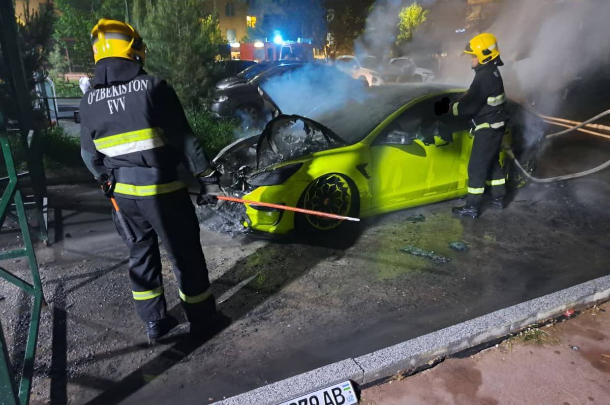 Toshkentda elektromobil yonib ketdi