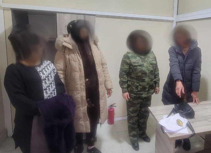 В Самарканде таможенники пресекли попытку ввоза почти 800 граммов опия в «живых контейнерах»