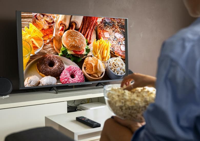 В Великобритании запретили рекламу фастфуда на ТВ до 21:00 