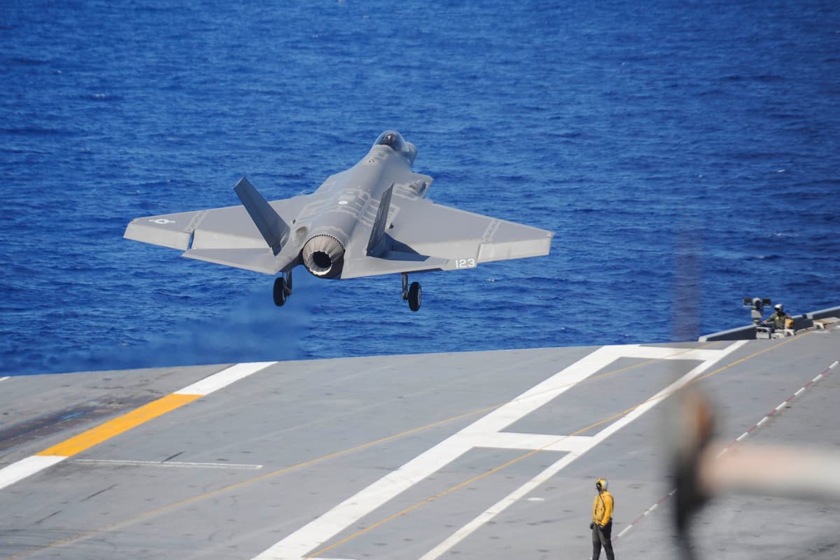 АҚШда F-35 қирувчи самолёти ҳалокатга учради