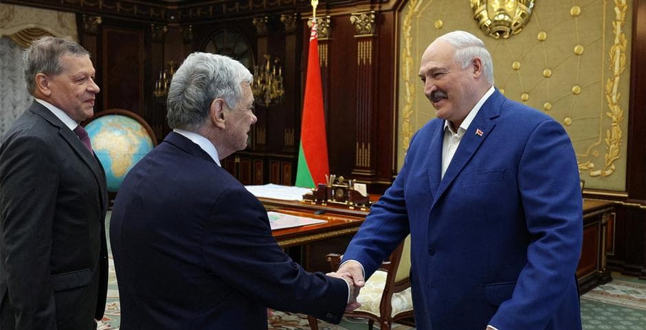 Amerikaliklar Lukashenkoning samolyotini tuzatib berishgan va ozish uchun dori tavsiya qilishgan