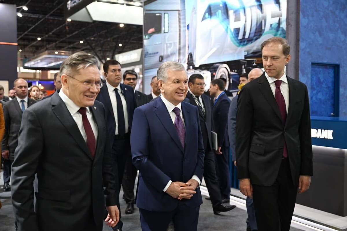 Шавкат Мирзиёев Тошкентда «ИННОПРОМ» халқаро кўргазмасини бориб кўрди