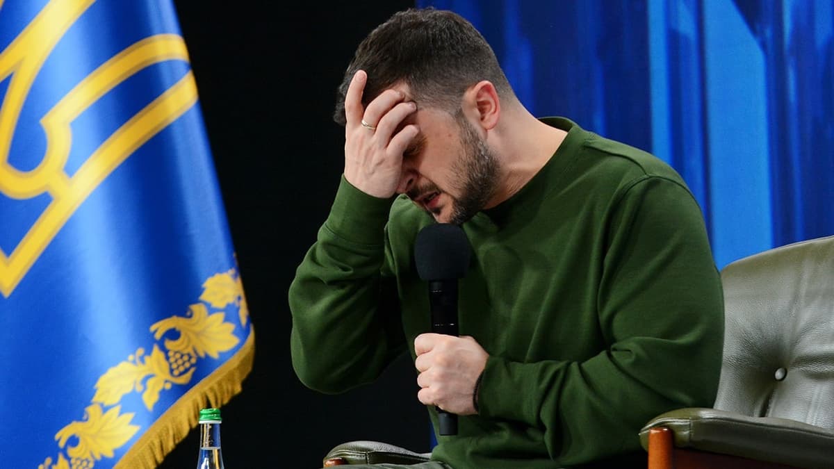 Зеленский отказался признавать долг Украины перед США 