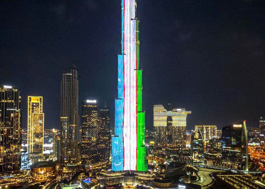 Burj Xalifa O‘zbekiston bayrog‘i ranglariga burkandi 