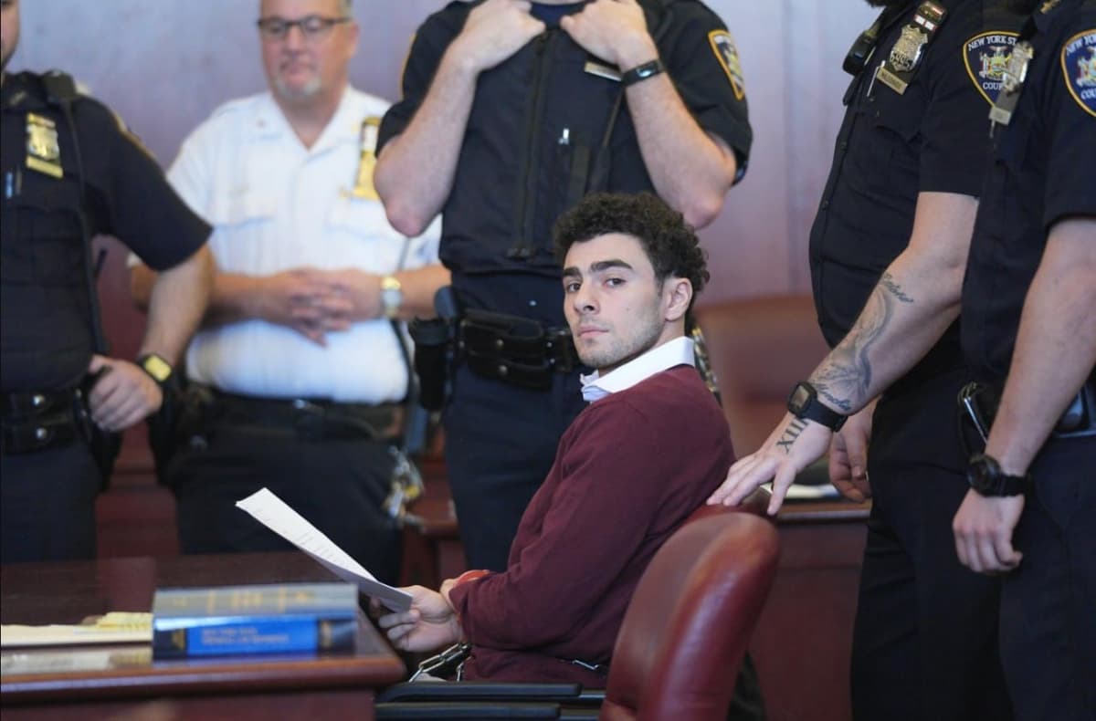 UnitedHealthcare rahbarini o‘ldirishda gumonlangan shaxs himoyasi uchun salkam 300 ming dollar to‘plandi