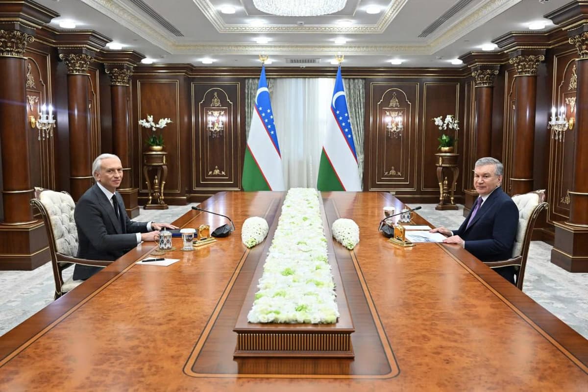 President Mirziyoyev discusses strategic energy cooperation with Gazprom Neft CEO