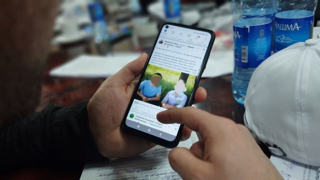 Тожикистонда интернетда «лайк» босганлик учун жиноий жазо бекор қилинди