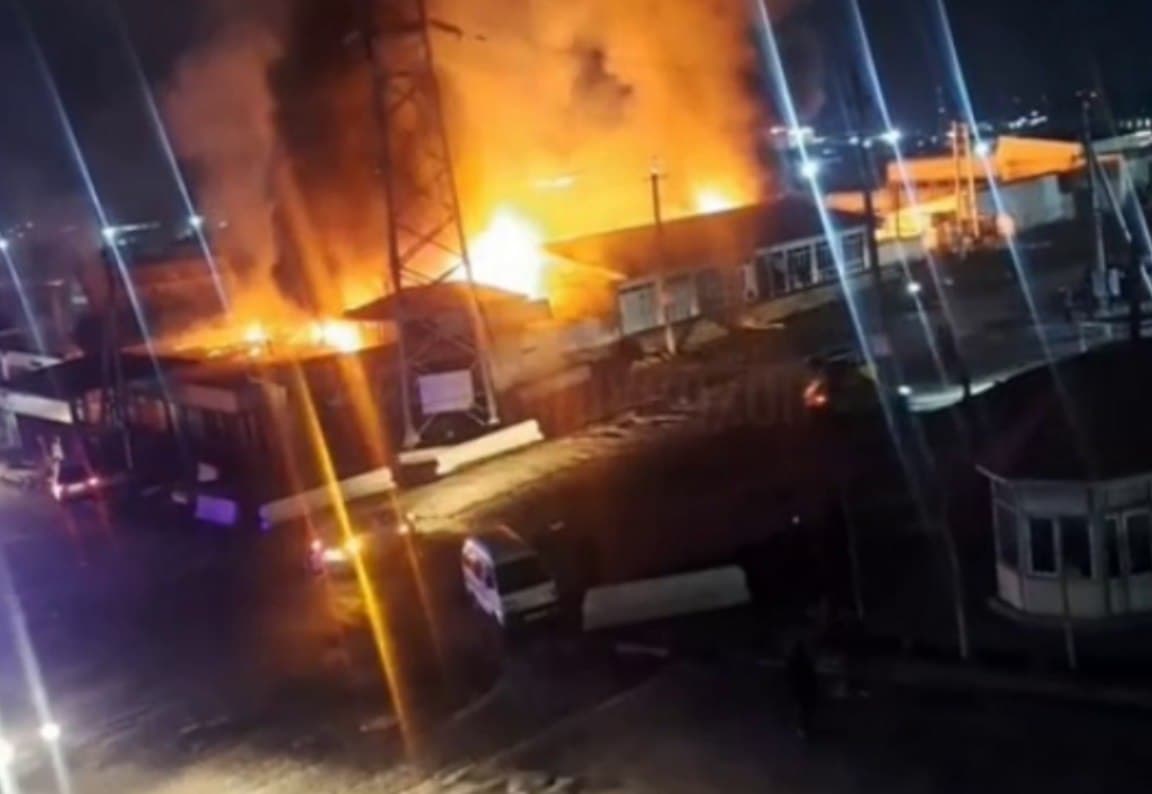 На рынке в Андижане произошел пожар 