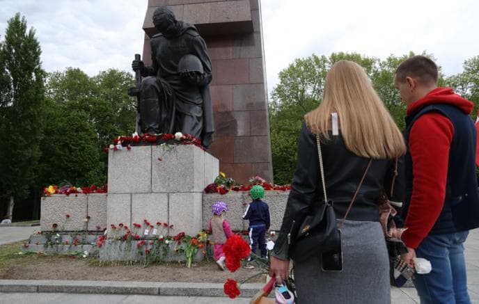 В Берлине ограничат символику у советских мемориалов 8–9 мая